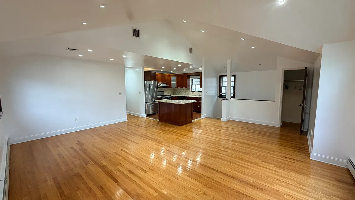 Building Photo - 157-16 16th Ave #2