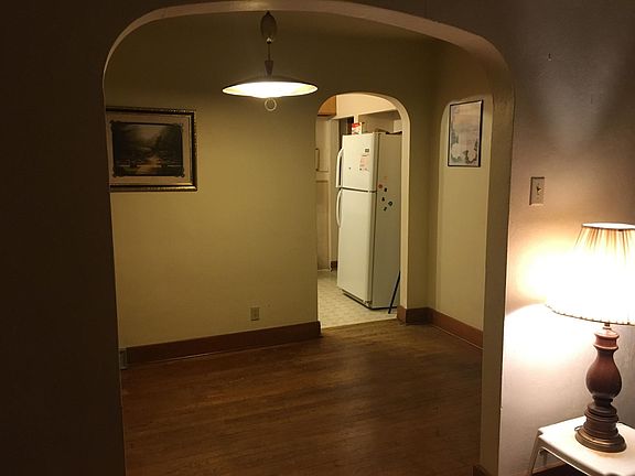 4th image of 801 W Division St