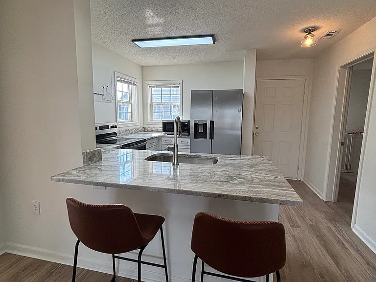 182 University Village Dr #E — Photo 1