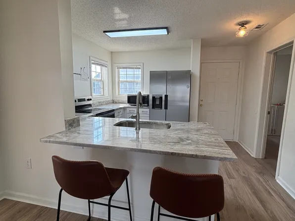 182 University Village Dr APT E, Central, SC 29630