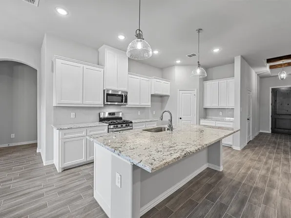 640 Mooney Dr, Saginaw, TX 76179