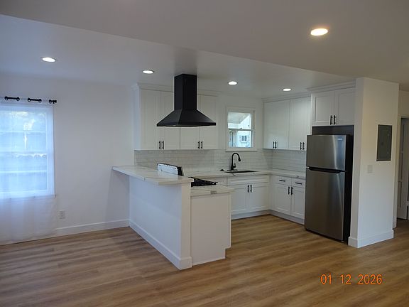 5th image of 234 12th St Back 1/2