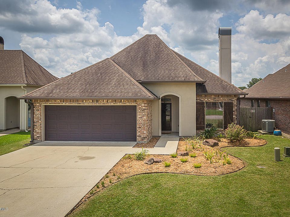 1st image of 202 Creekside Dr