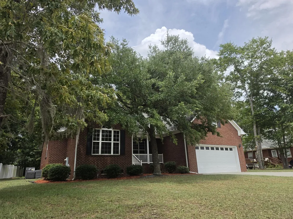 4 bed, 2305 sqft, $2,700 — Photo 2