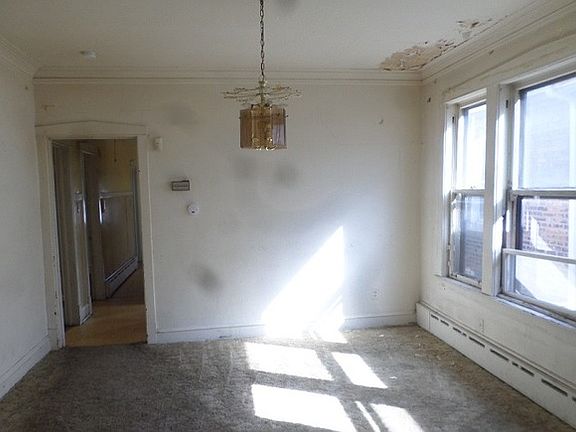 5th image of 6131 S Richmond St