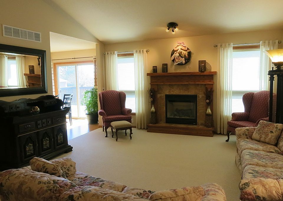 1st image of 750 SE Cardinal Ln