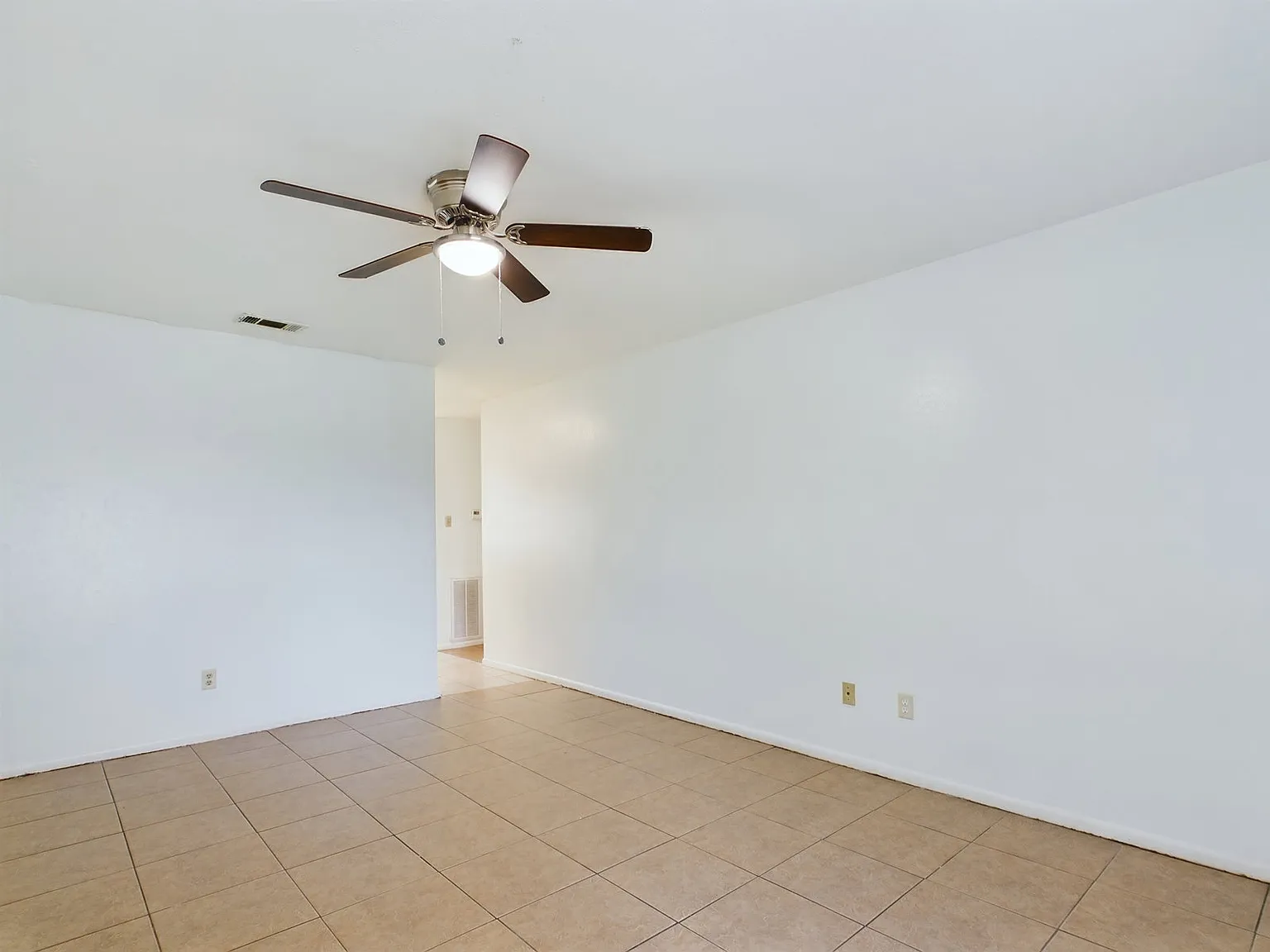 2 bed, 2.0 bath, 1054 sqft, $1,200 — Photo 3