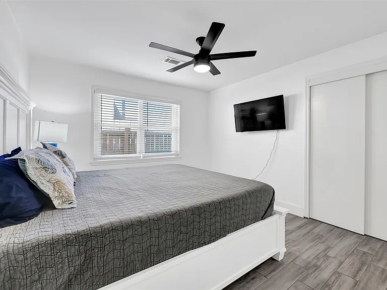 8010 Ocean Dr — Photo 16