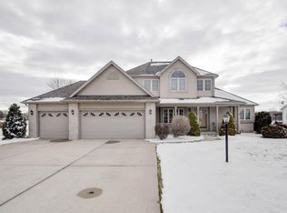 3950 Royal Oaks Dr, Racine, WI 53403