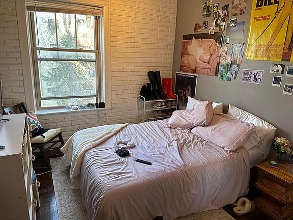5th image of 546 W Cornelia Ave APT 3W