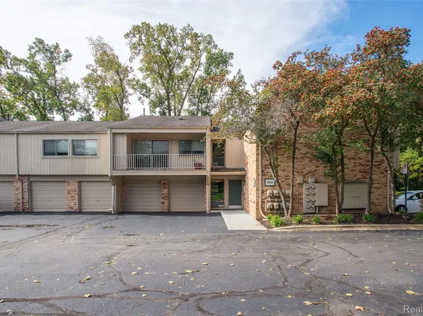 3925 Lone Pine Rd APT 100, West Bloomfield, MI 48323