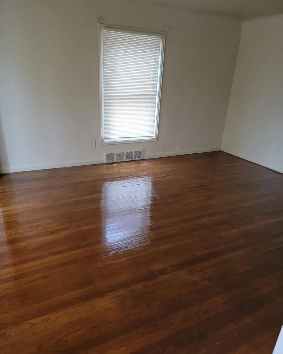 3 bed, 1024 sqft, $1,300 — Photo 3