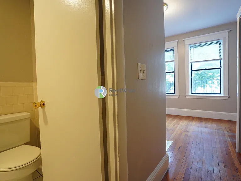 50 Park Vale Ave #18 — Photo 1