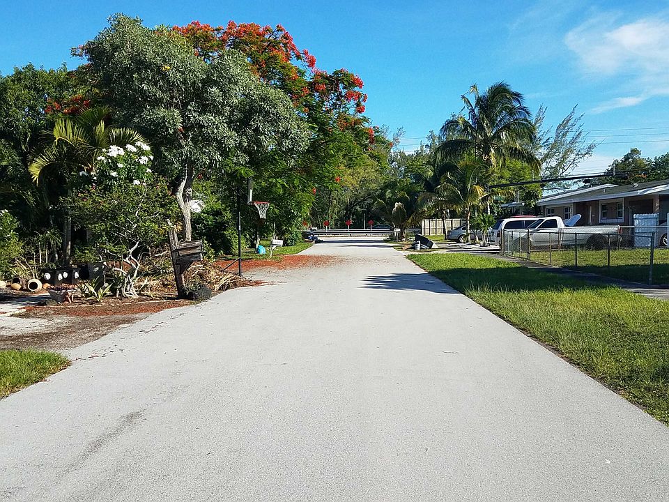 2nd image of 1130 SW 46th Ave