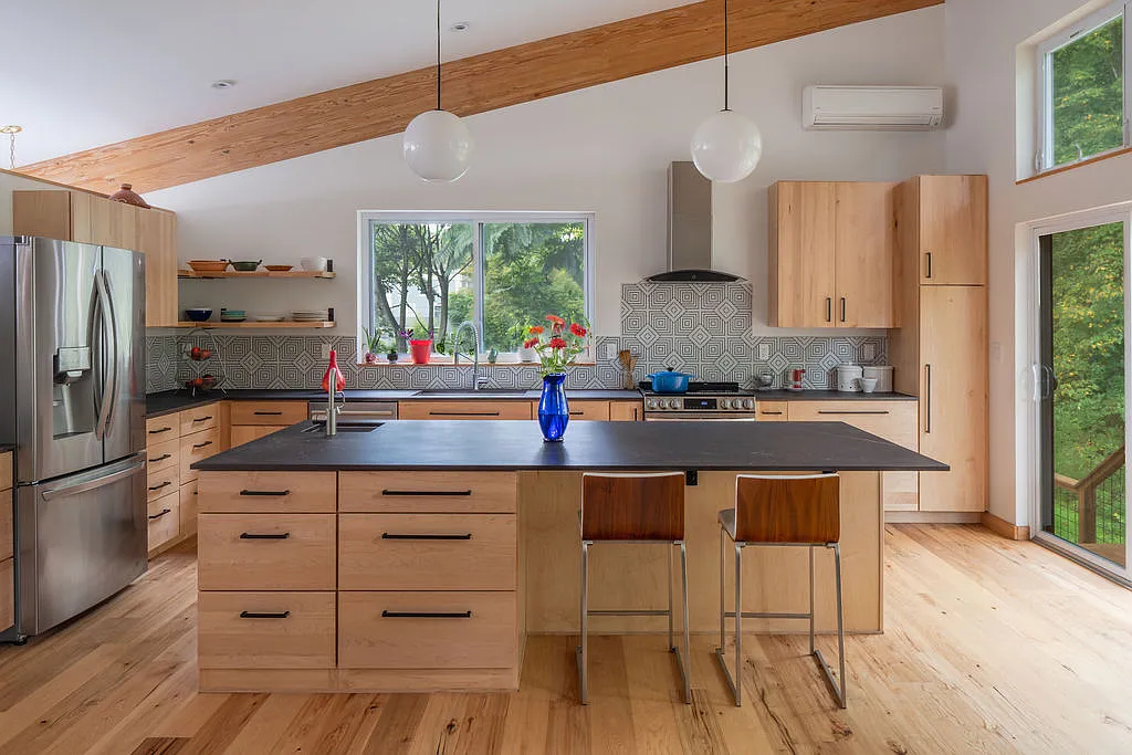 2 bed, 1800 sqft, $4,000 — Photo 3