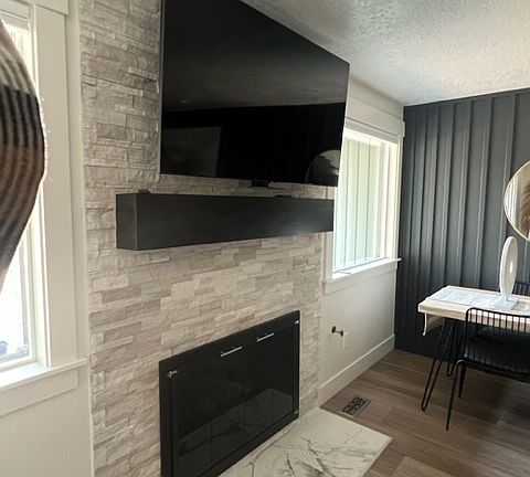 Fire place, TV Roku, dining table