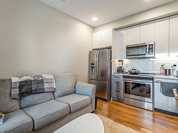 3rd image of 722 Valley Rd #515