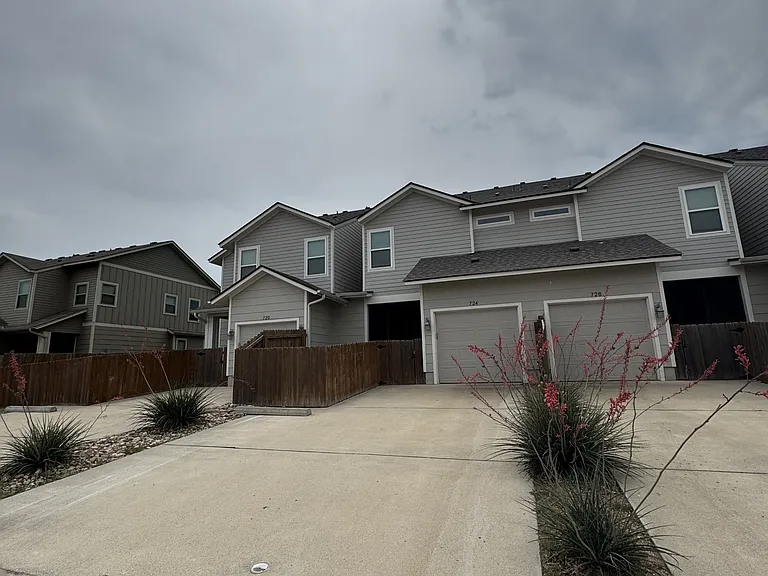 724 Westfield Blvd — Photo 23