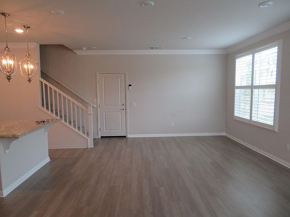 4th image of 671 Earl Joseph Dr