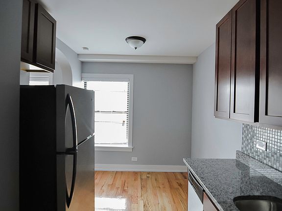 5th image of 550 W Arlington Pl APT 508