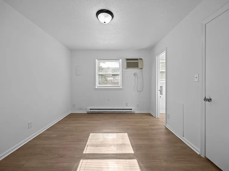 2415 Vesson Ave — Photo 7