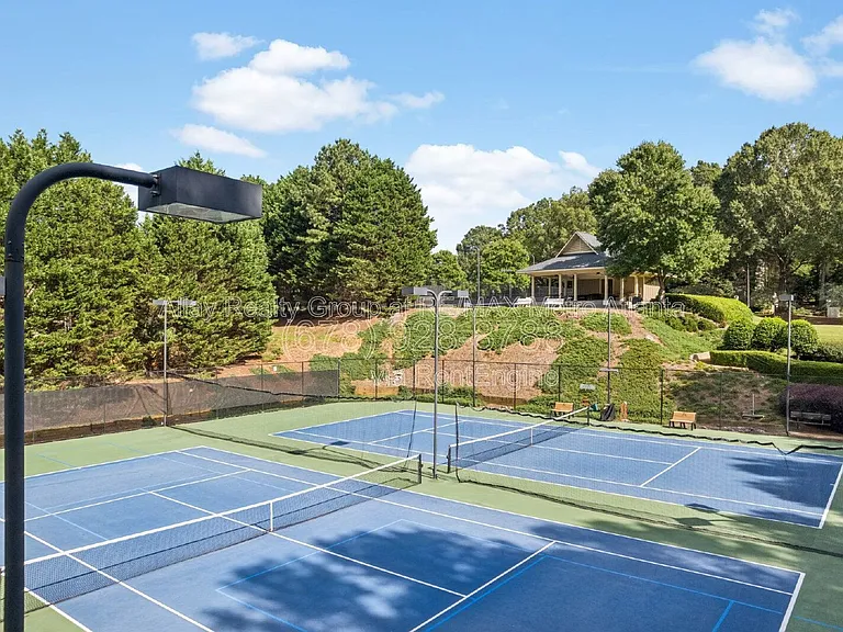 6725 Ridgefield Dr — Photo 46