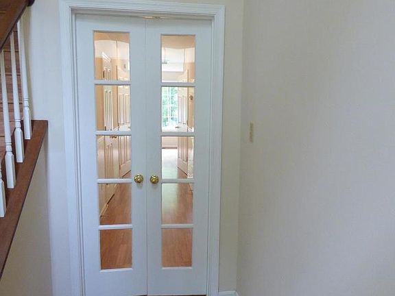 4th image of 11320 Dobbins Ln