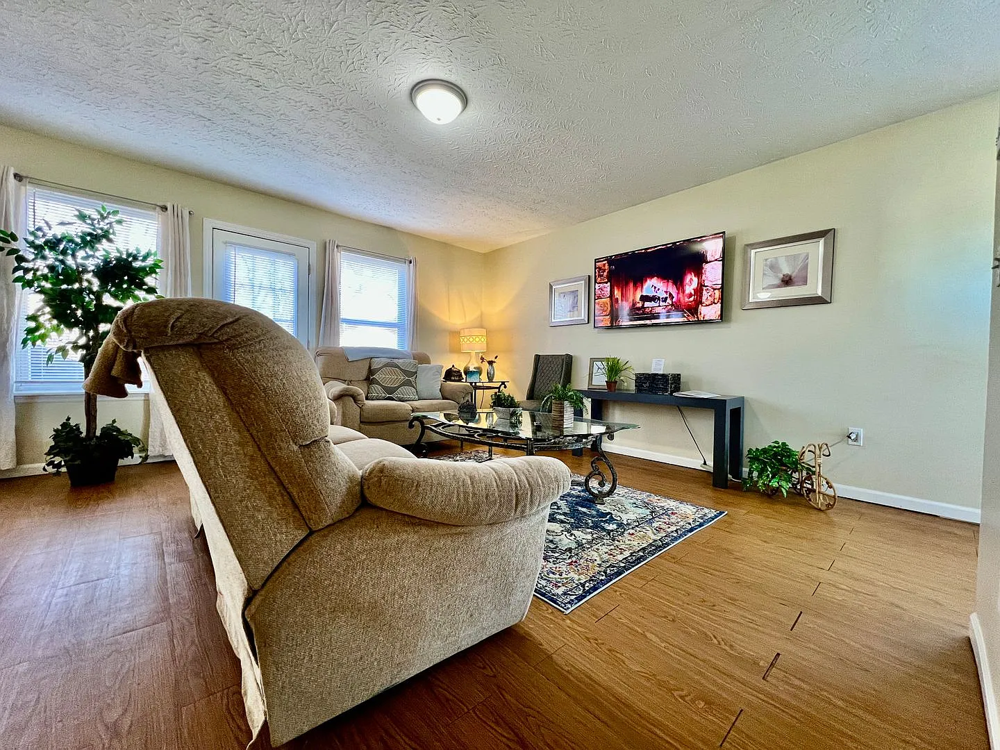 Great corporate furnished rental- close to everything. — Photo 4