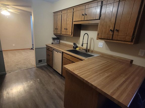 3rd image of 1539 14th St SE