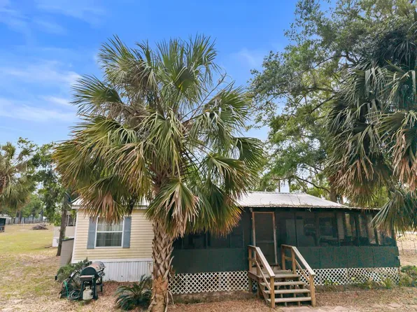 1639 NE Pinetree Dr, Steinhatchee, FL 32359