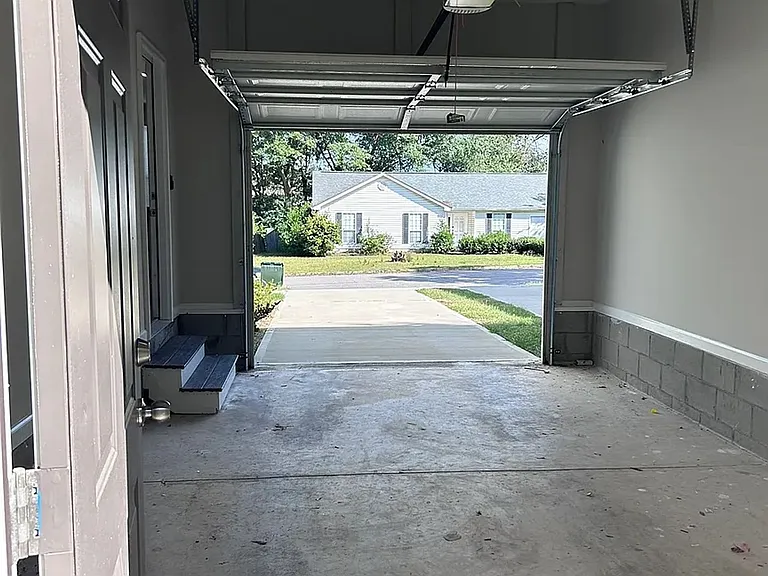240 Carriage Ln — Photo 25
