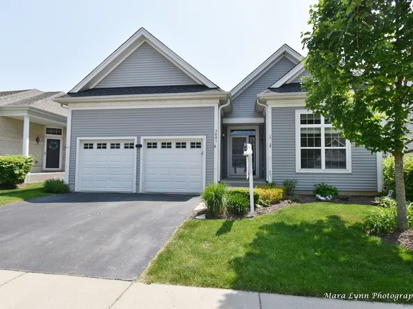 3881 Valhalla Dr, Elgin, IL 60124