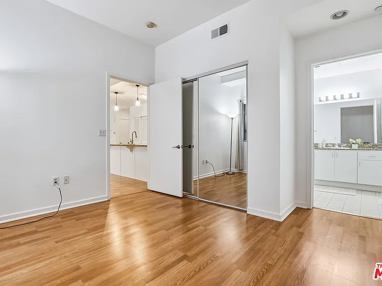 630 W 6th St #310 — Photo 16
