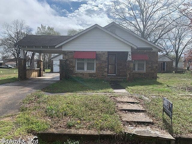 1st image of 306 N Main St