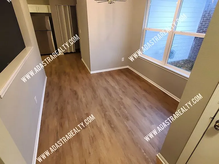 121 Ames St — Photo 24