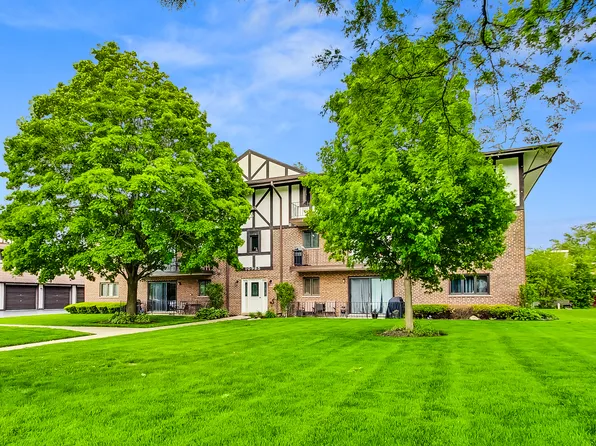 10985 S 84th Ave APT 3D, Palos Hills, IL 60465