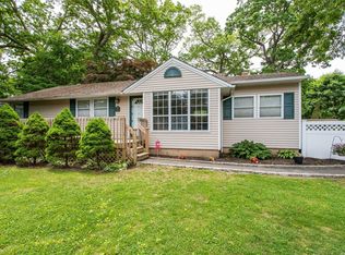 70 Hickory Rd, Rocky Point, NY 11778