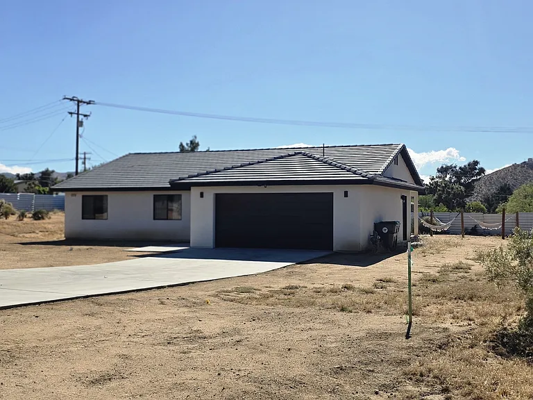 8160 Palomar Ave — Photo 3