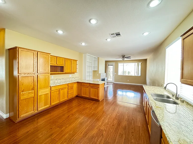 10724 Windrose Point Ave — Photo 10