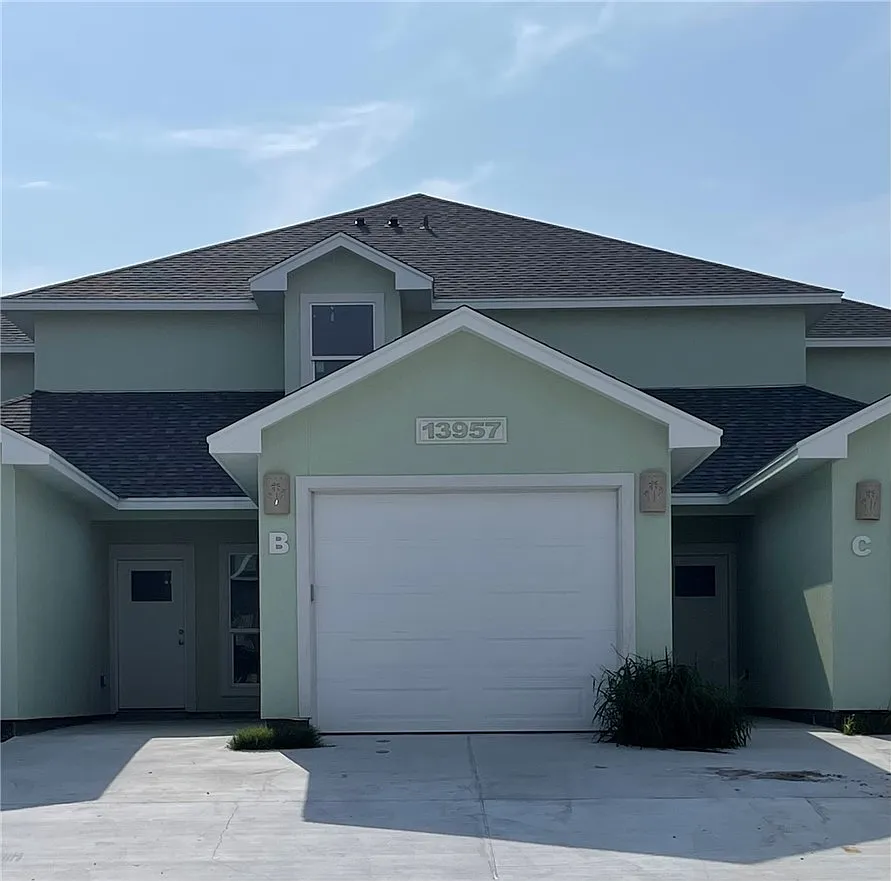 3 bed, 2.5 bath, 5745 sqft, $2,800 — Photo 2