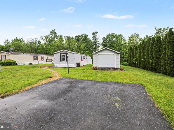 24 Meadowview Dr, New Bloomfield, PA 17068