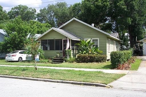 1st image of 910 Shady Lane Dr