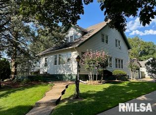 828 Park Pl, Clinton, IA 52732