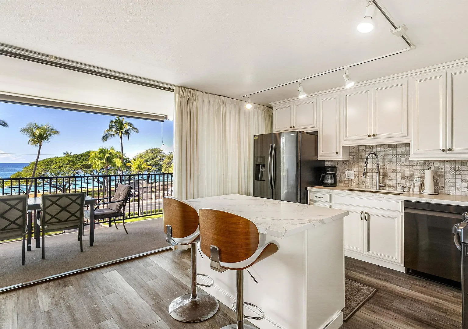 Maui Parkshore 414, Beautiful Remodel, Center Cut Top Floor, Amazing — Photo 3