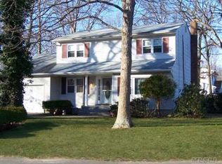 1 Ralph St, Holbrook, NY 11741