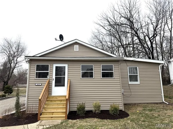419 S 8th St, Belleville, IL 62220