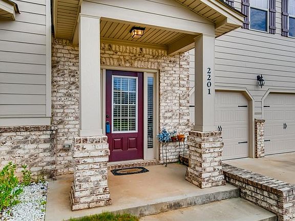 5th image of 2201 Medlock Ln