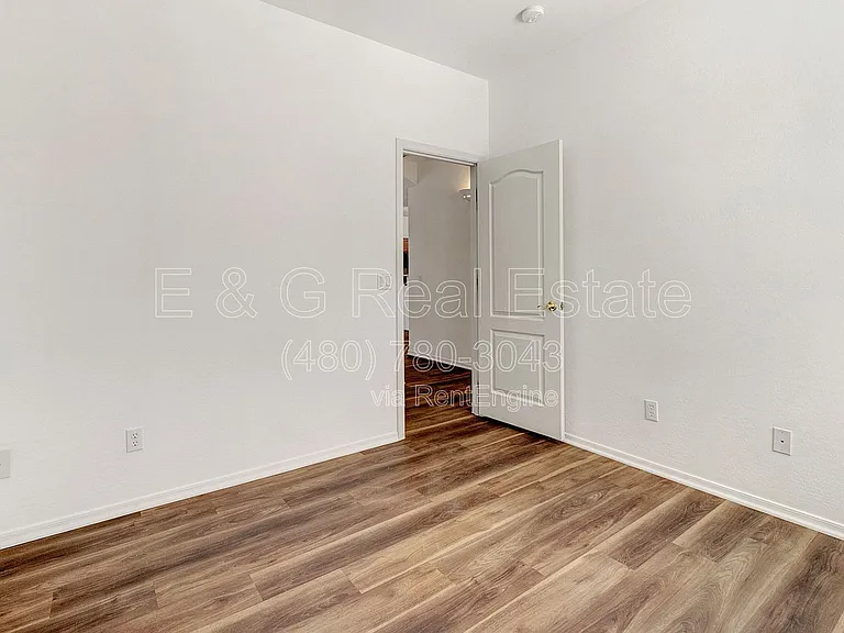 17228 W Elm St — Photo 21