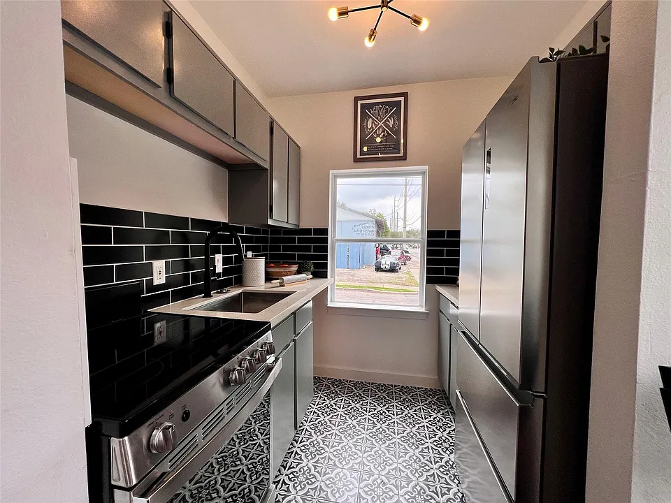 415 Fairview Ave #1