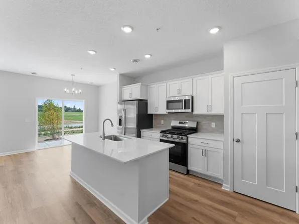 675 Tulare Ter, Newport, MN 55055